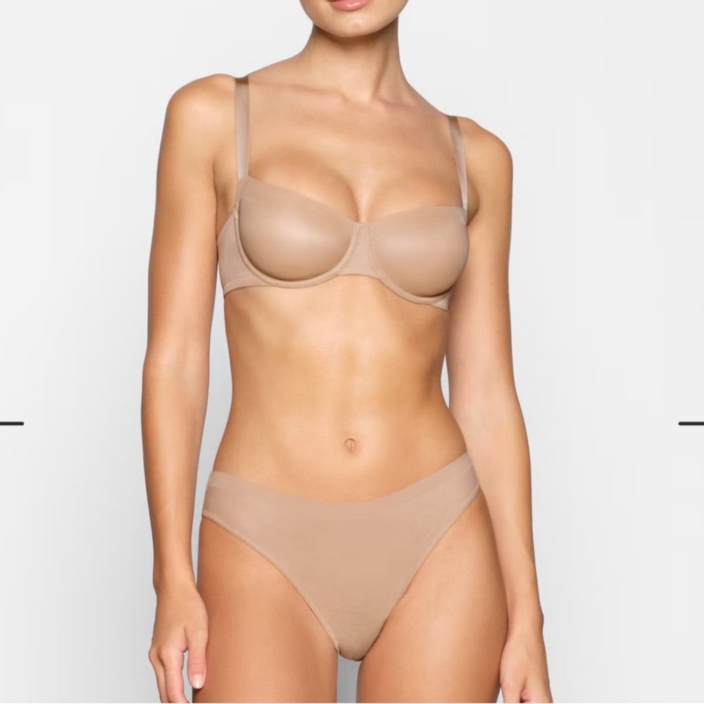 Skims CLAY No Show Molded Unlined Balconette Bra
